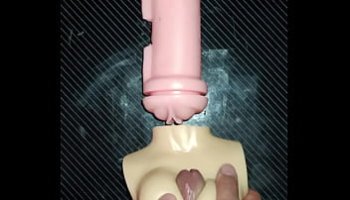 por entre mujeres con besos en la cama