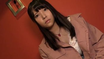 mujer se saca lechita con el agua