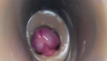 como la mujer mama el pene con condon