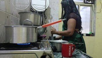 chica en tanga negra