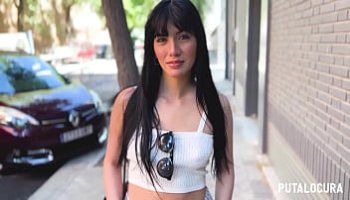 mujer meando de pie