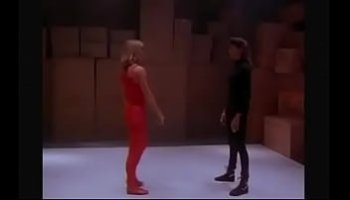 lo pilla oliendo la ropa iterior de su prima y terminan