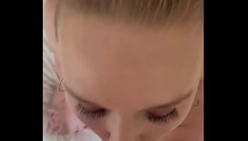 diosa se masturba a la camara
