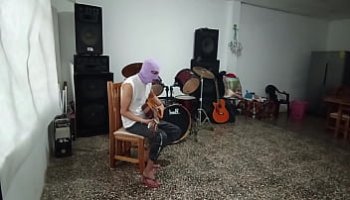 indigena abusa de un chaval