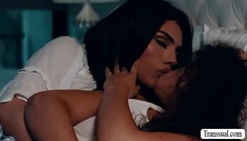 mujeres mamandose la panocha