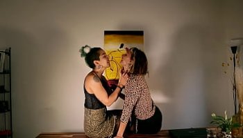 mom lesbian threesome