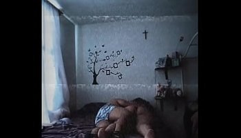 Hombre abriéndole el culo ala mujer