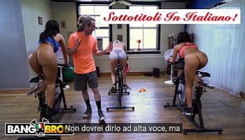 el padre esta molesta madre e hija lo animan