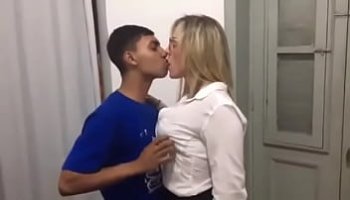 mujer cojiendo y llorando por el webo es muy grande