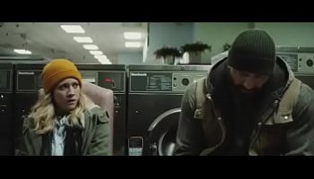 Chico le ase lamer su pene a su hija