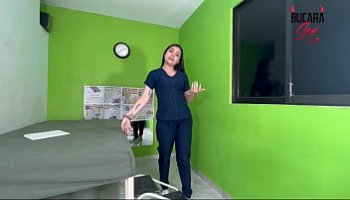 hombre depilandose