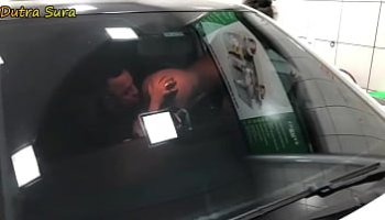 madre ensena a si hijo