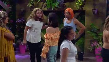 que lama el poto de la mujer