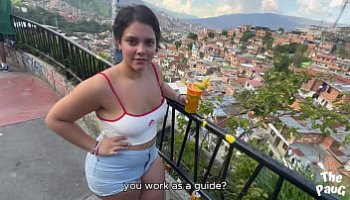 una mujes un pene y se lo mente a un hombre