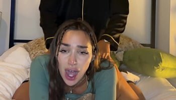 mujer acabando sola