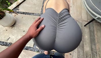 negrinha dando o cu